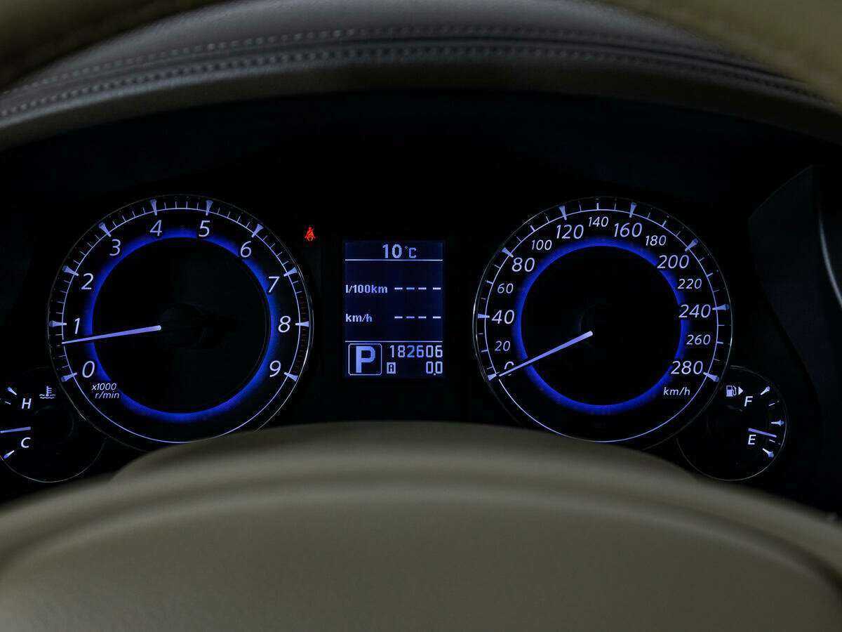 Infiniti EX с пробегом — 2011 год. Фото: #9