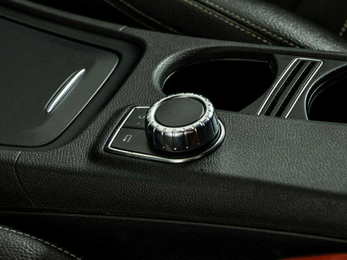 Mercedes-Benz GLA с пробегом — 2015 год. Фото: #16