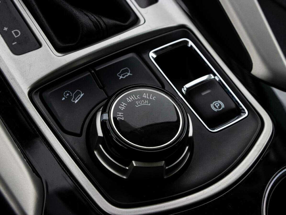 Mitsubishi Pajero Sport с пробегом — 2017 год. Фото: #15