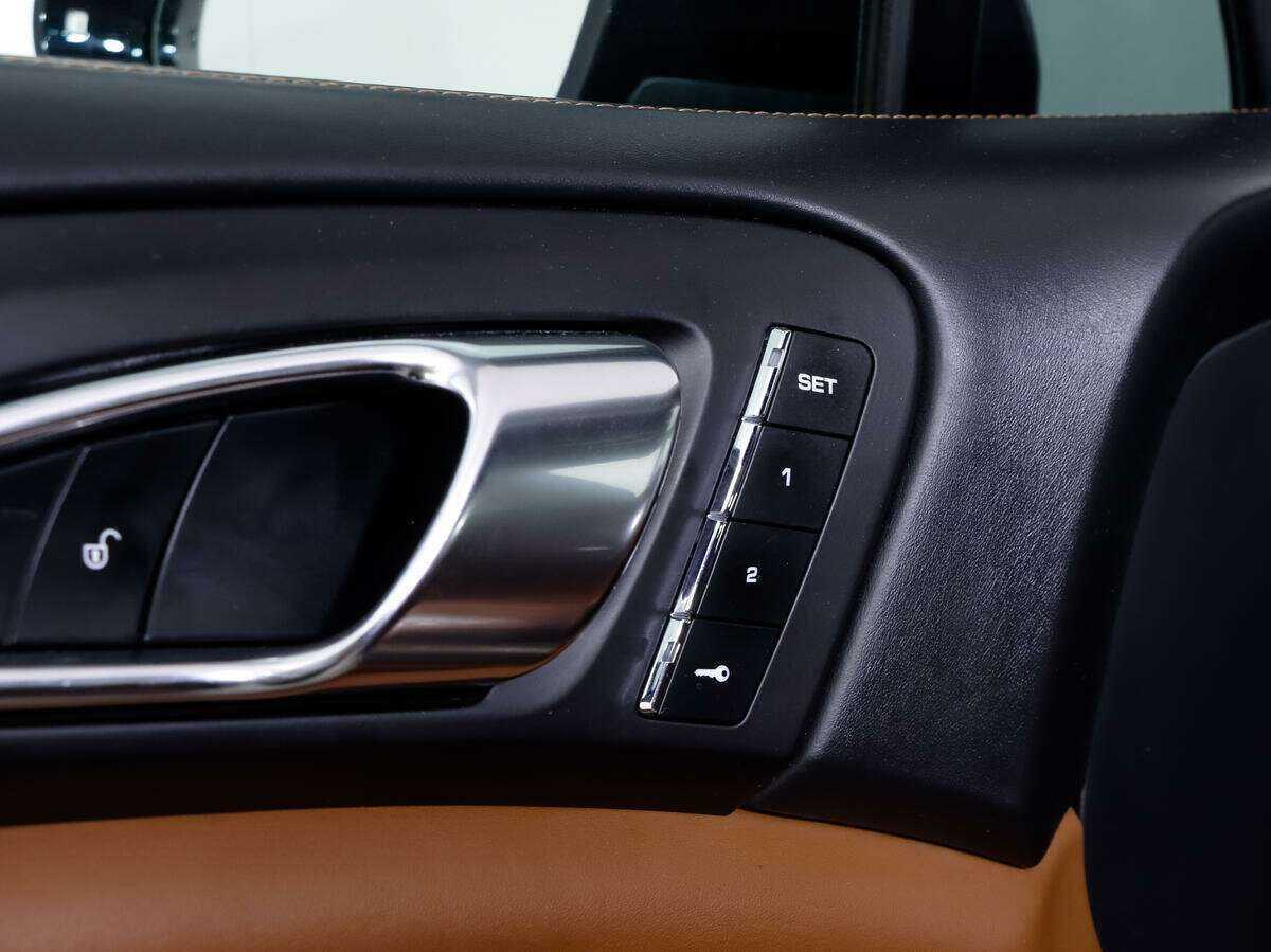 Porsche Cayenne с пробегом — 2016 год. Фото: #13