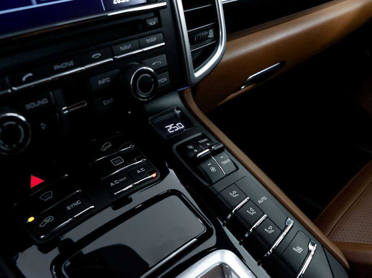 Porsche Cayenne с пробегом — 2016 год. Фото: #16