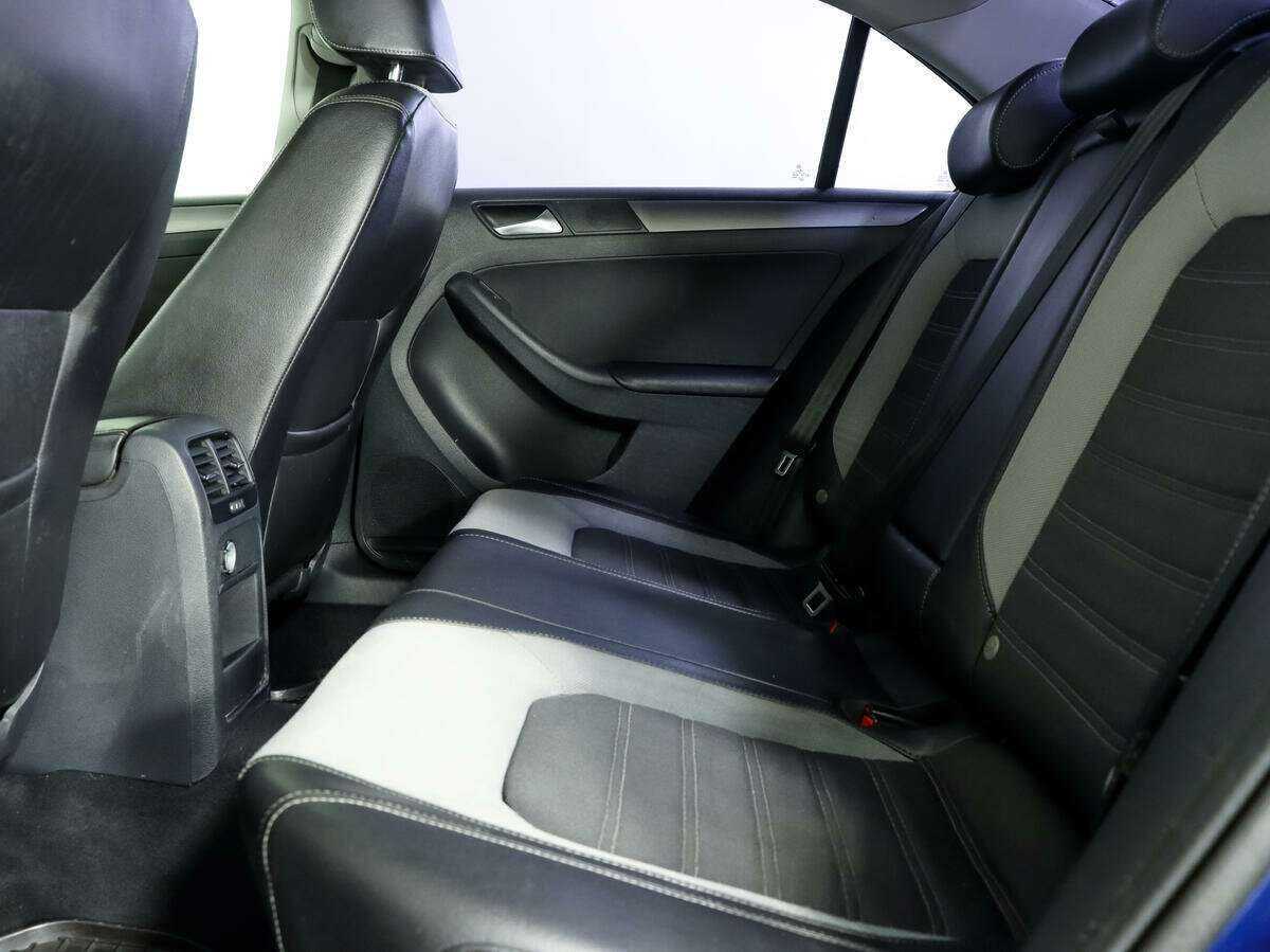 Volkswagen Jetta с пробегом — 2011 год. Фото: #10
