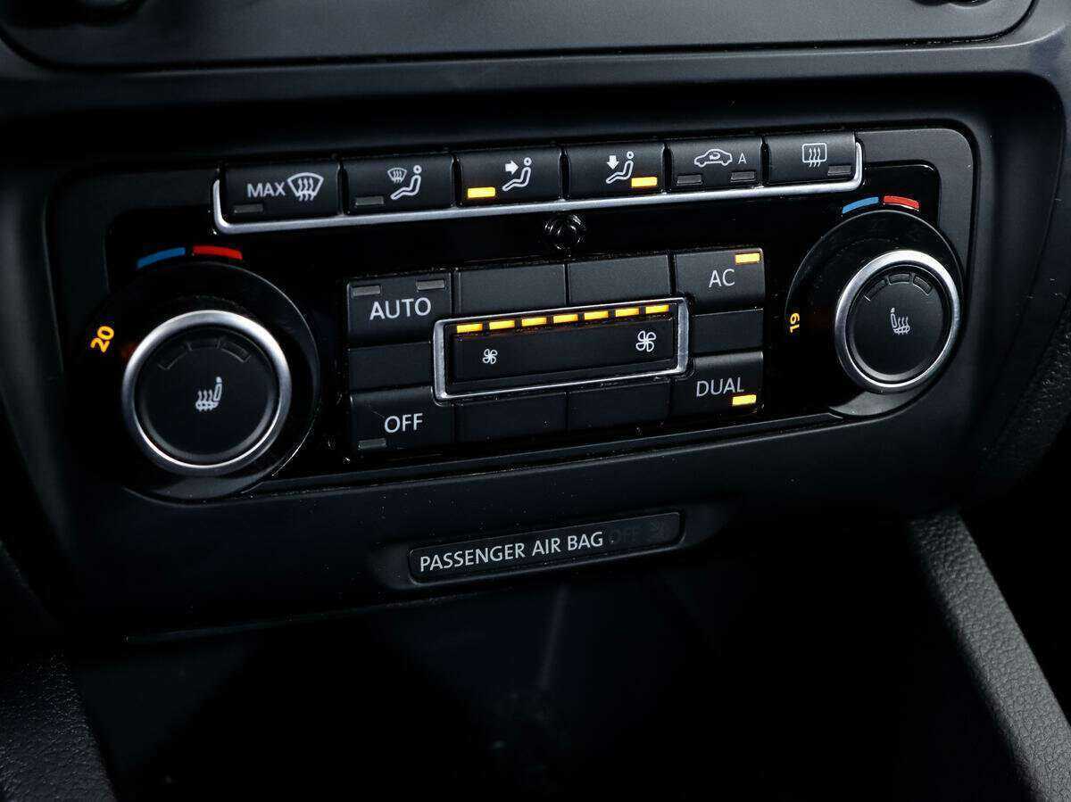 Volkswagen Jetta с пробегом — 2011 год. Фото: #12