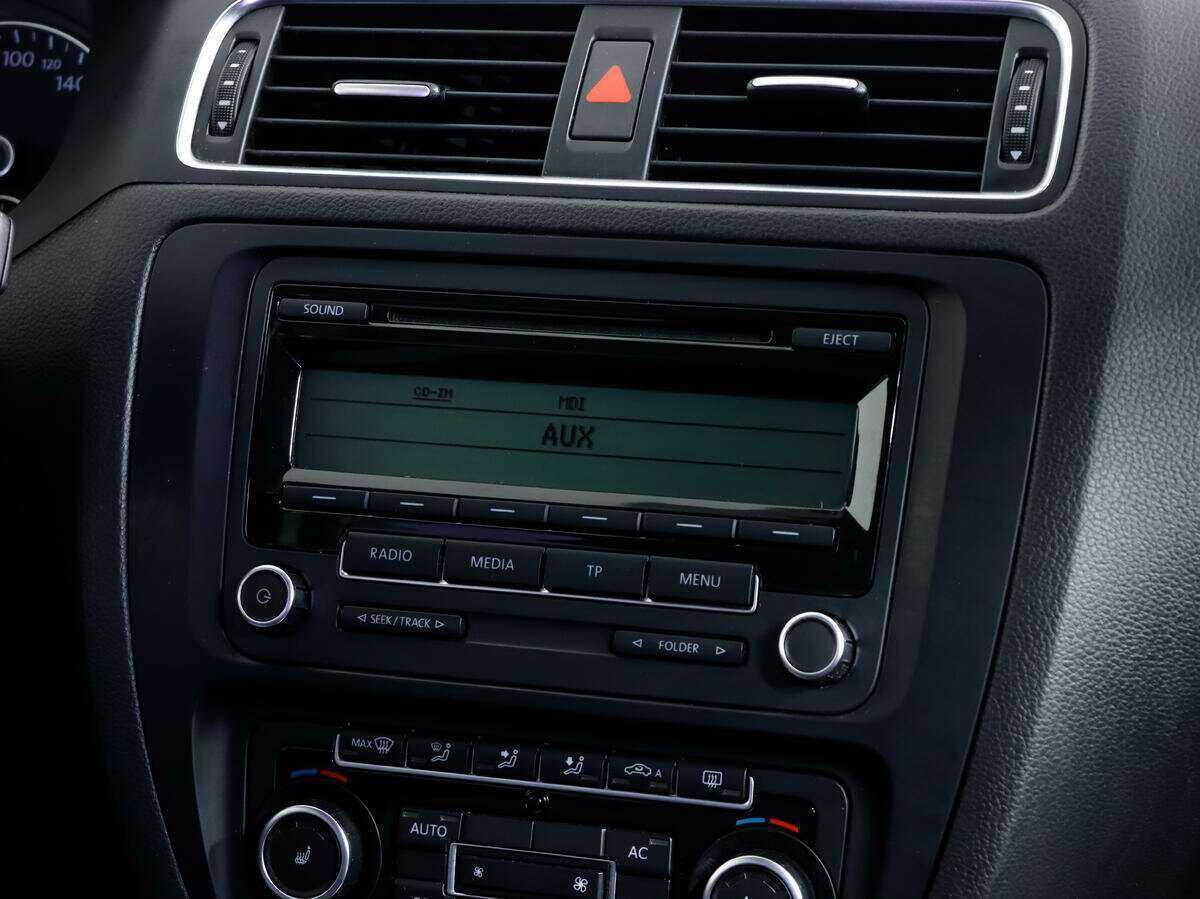 Volkswagen Jetta с пробегом — 2011 год. Фото: #14