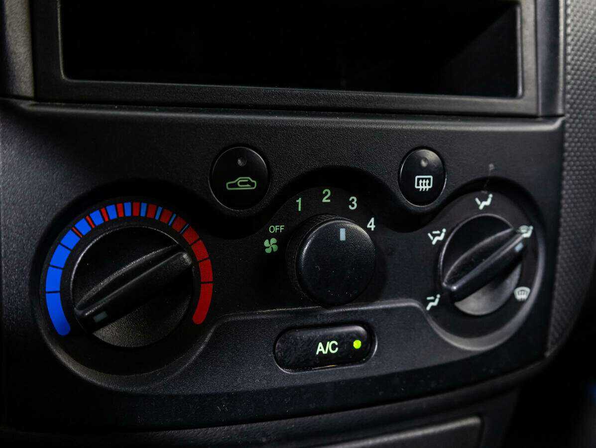 Chevrolet Aveo с пробегом — 2007 год. Фото: #12