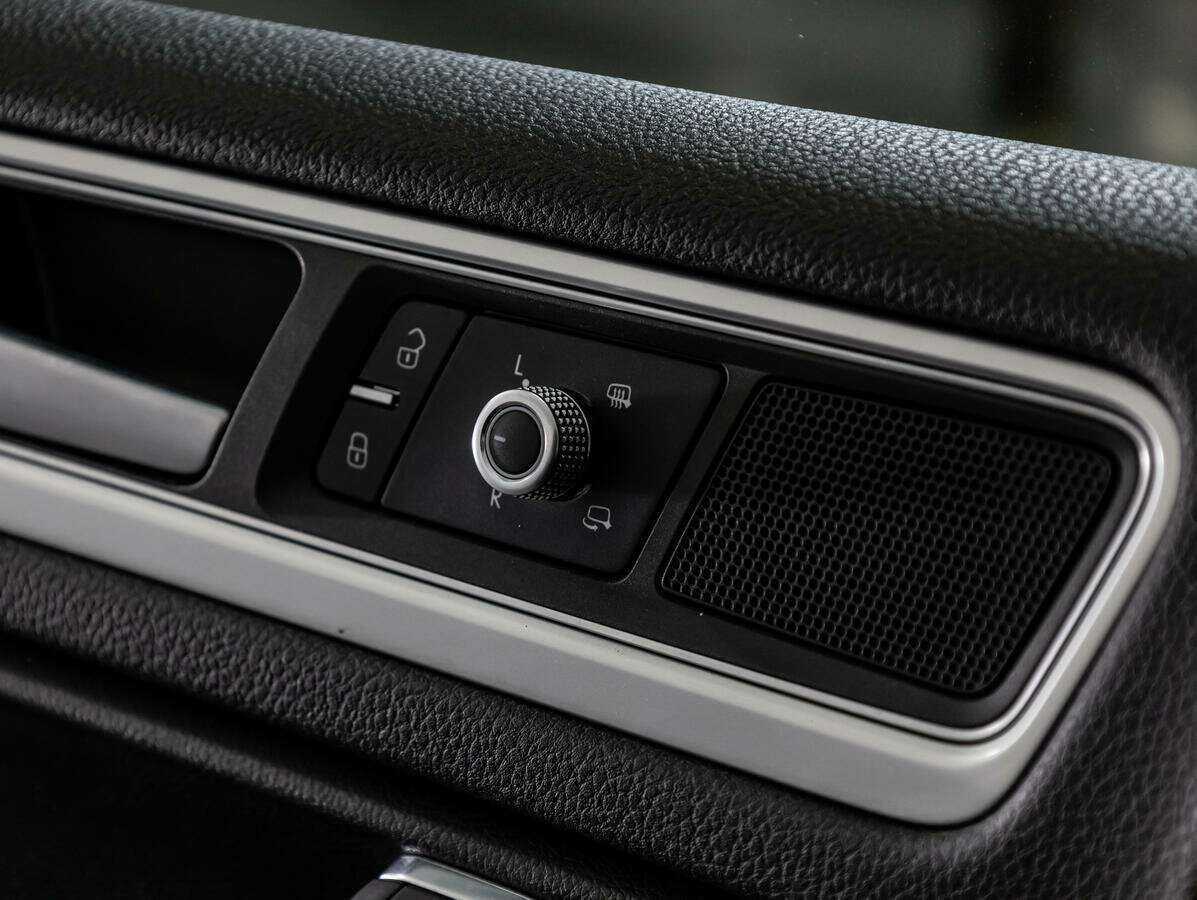 Volkswagen Touareg с пробегом — 2017 год. Фото: #16