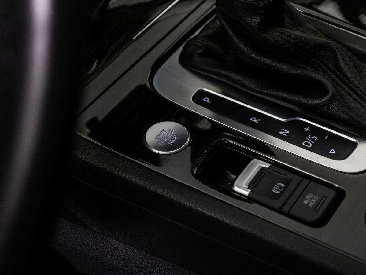 Volkswagen Touareg с пробегом — 2017 год. Фото: #20