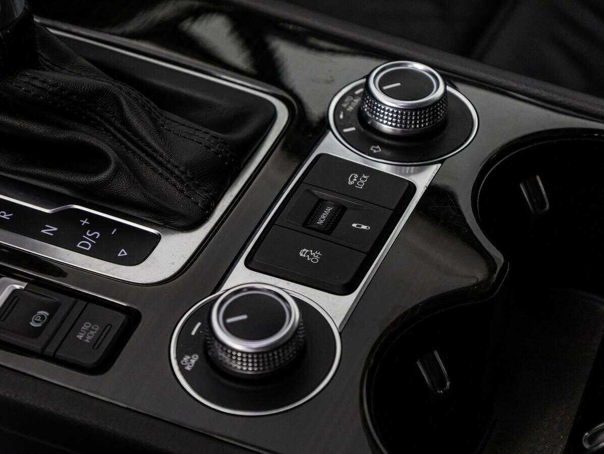 Volkswagen Touareg с пробегом — 2017 год. Фото: #21