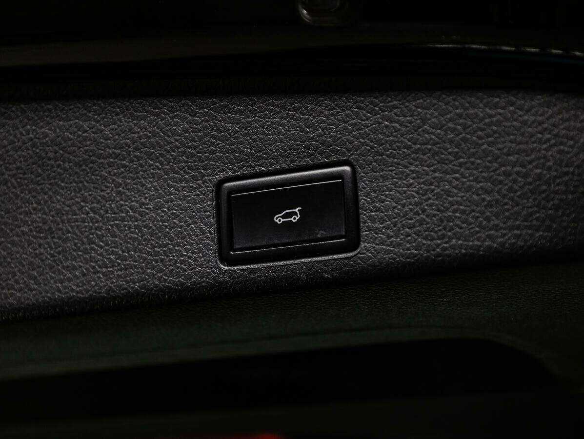 Volkswagen Touareg с пробегом — 2017 год. Фото: #28