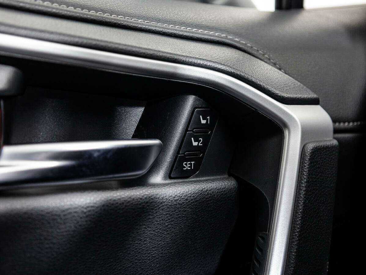 Toyota RAV4 с пробегом — 2022 год. Фото: #18