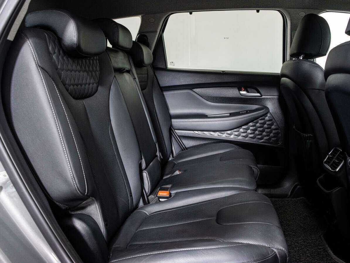 Hyundai Santa Fe с пробегом — 2018 год. Фото: #13