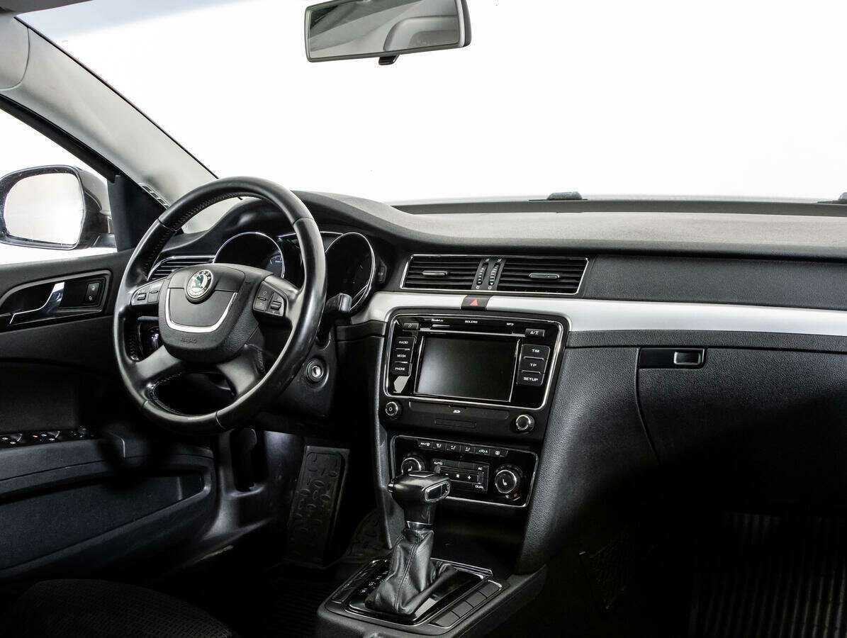 Skoda Superb с пробегом — 2012 год. Фото: #8
