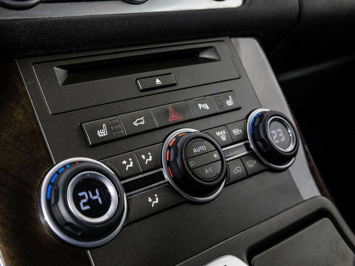 Land Rover Range Rover Sport с пробегом — 2012 год. Фото: #16