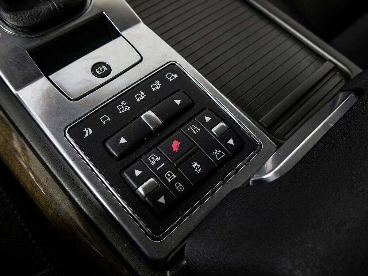 Land Rover Range Rover Sport с пробегом — 2012 год. Фото: #18