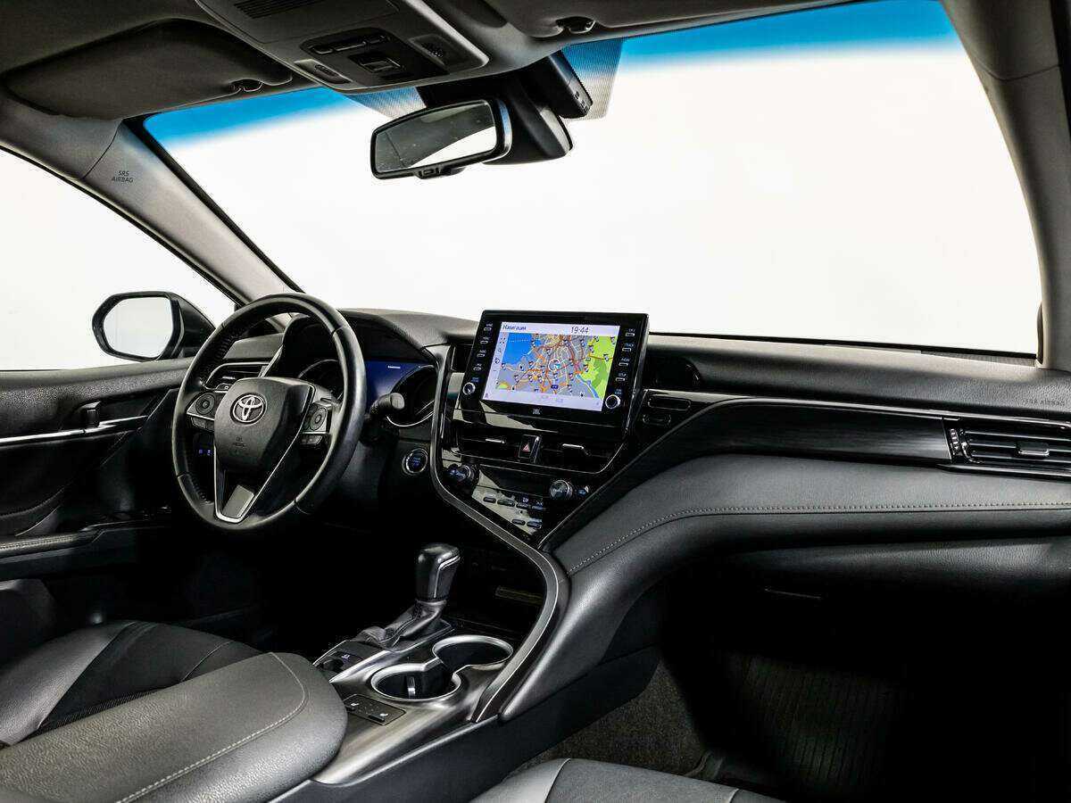 Toyota Camry с пробегом — 2021 год. Фото: #6