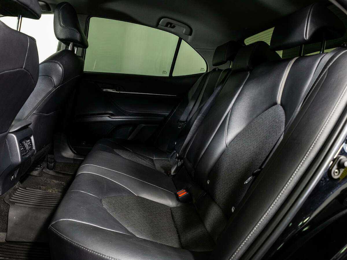 Toyota Camry с пробегом — 2021 год. Фото: #7