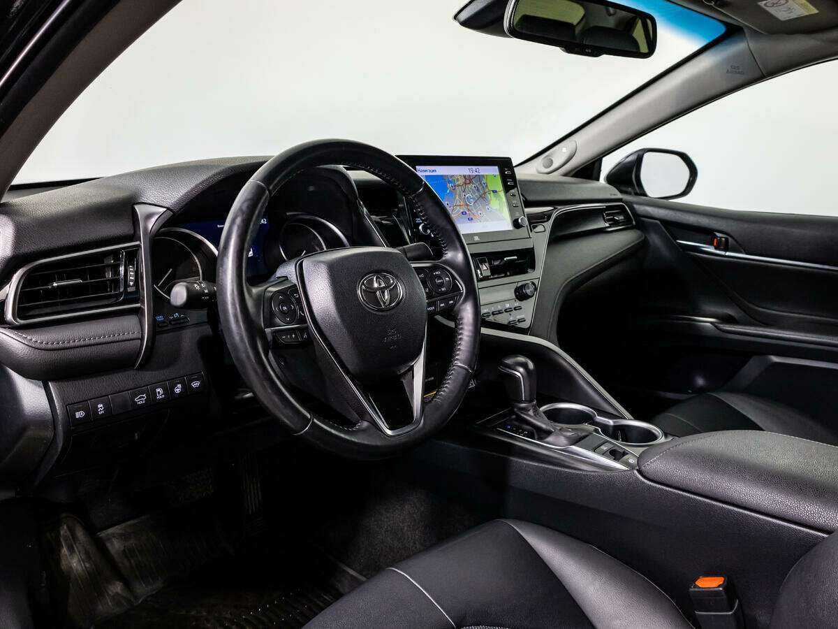Toyota Camry с пробегом — 2021 год. Фото: #8
