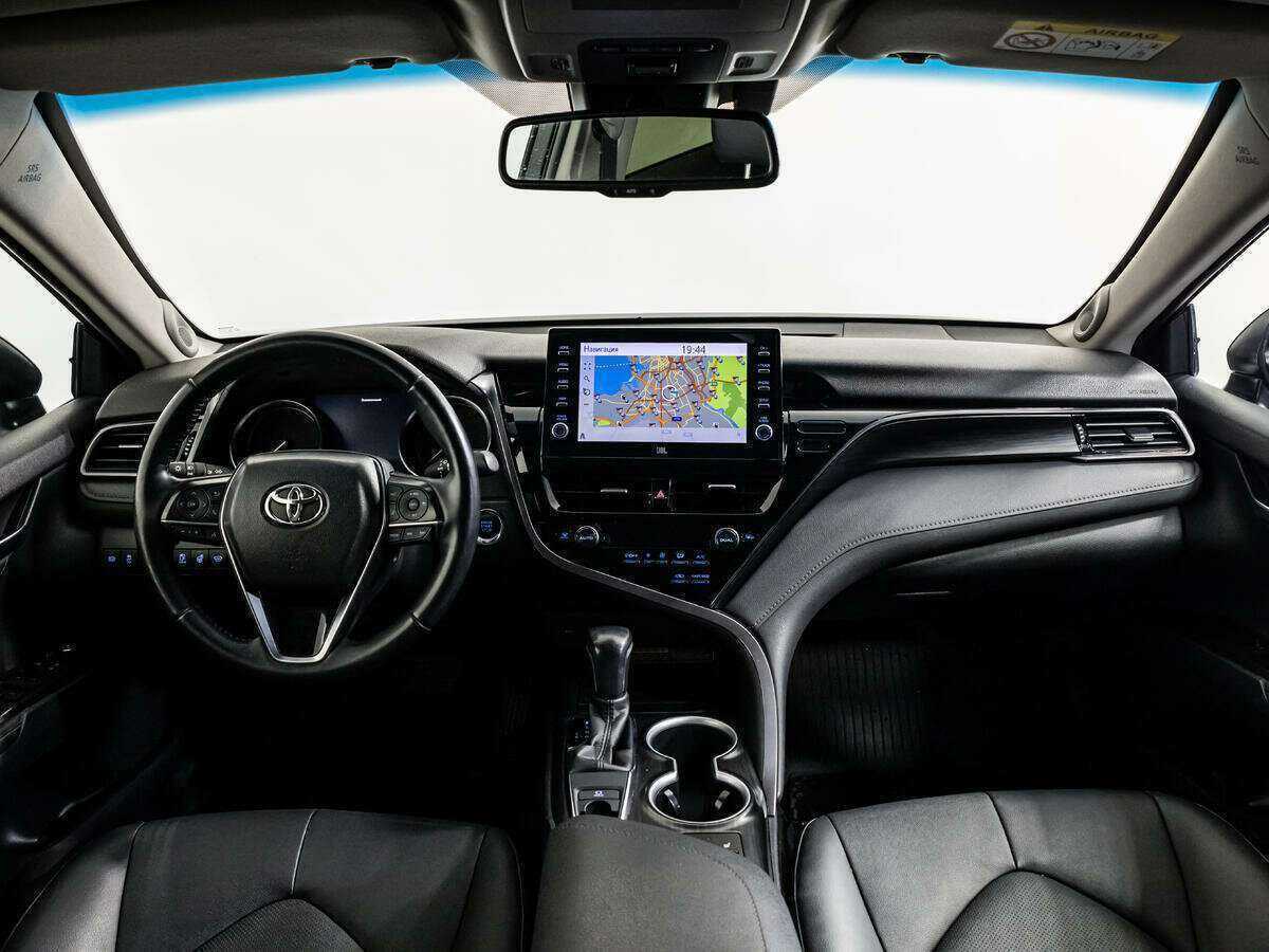 Toyota Camry с пробегом — 2021 год. Фото: #10
