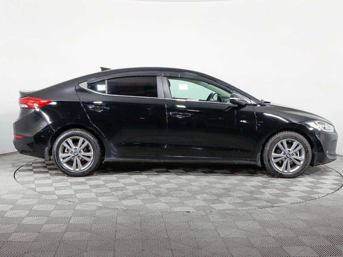 Hyundai Elantra с пробегом — 2017 год. Фото: #3