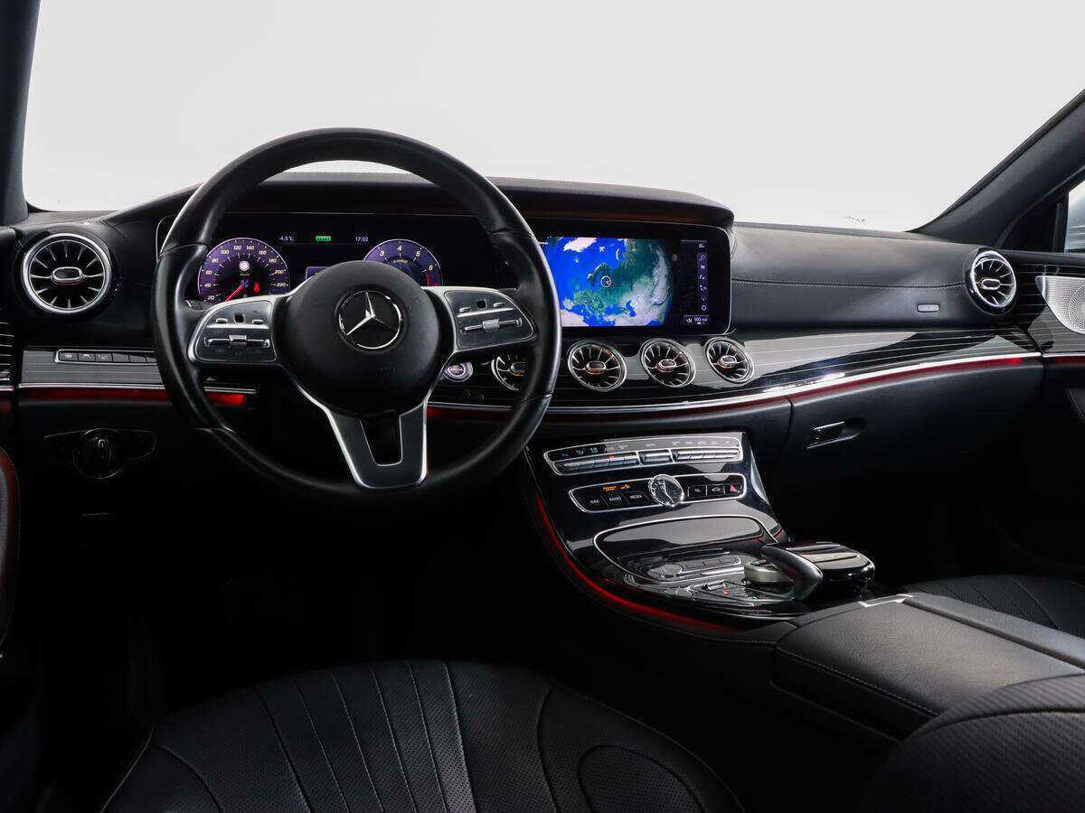 Mercedes-Benz CLS с пробегом — 2018 год. Фото: #12