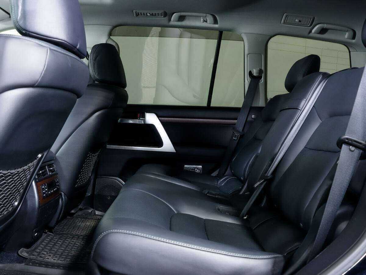 Toyota Land Cruiser с пробегом — 2017 год. Фото: #6
