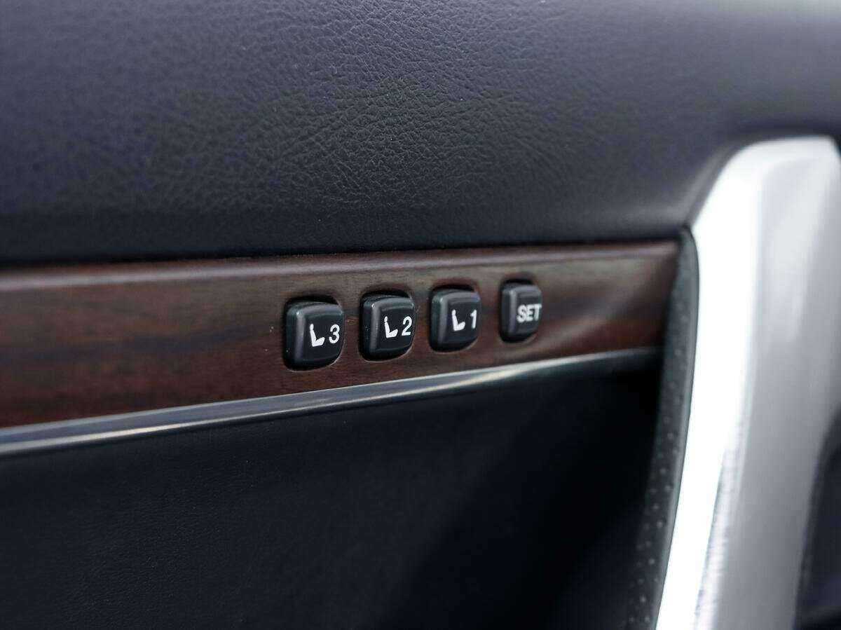 Toyota Land Cruiser с пробегом — 2017 год. Фото: #10