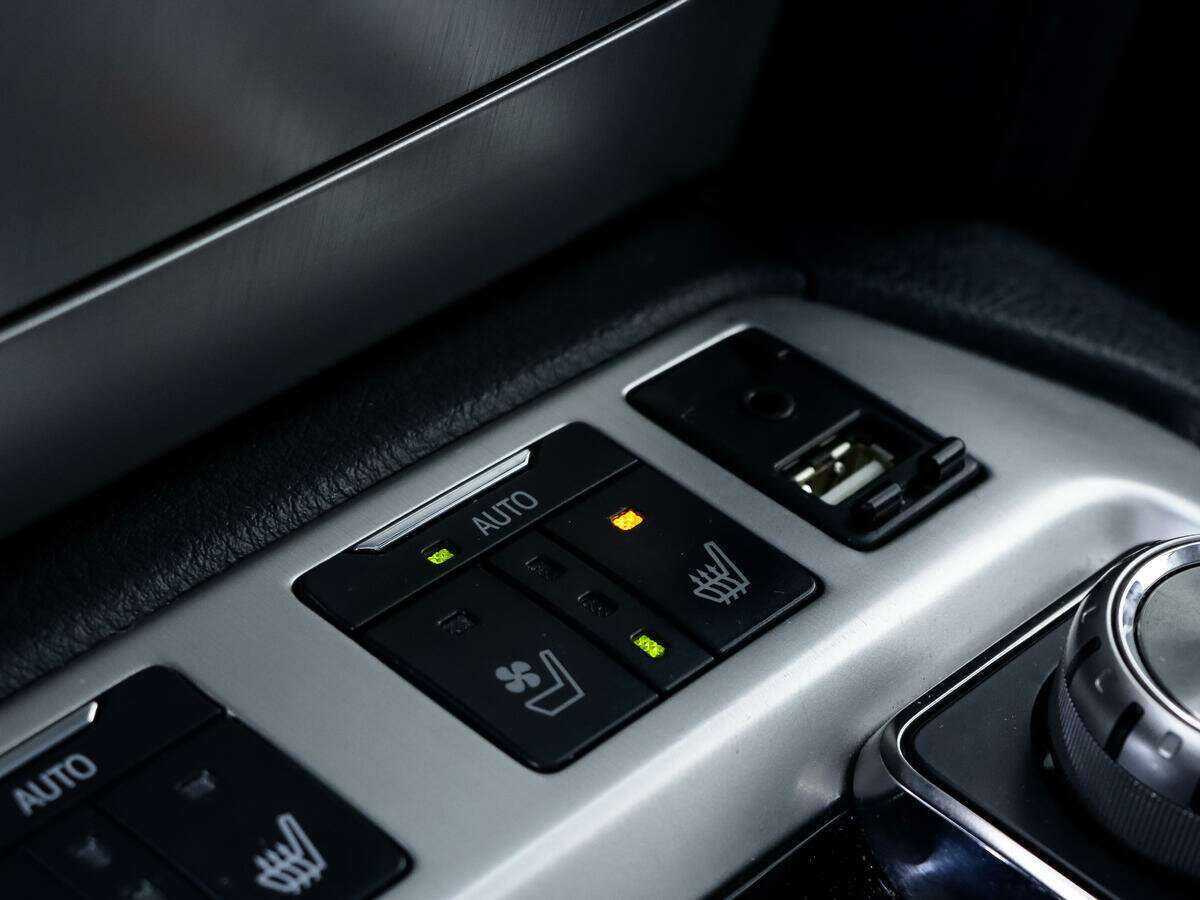 Toyota Land Cruiser с пробегом — 2017 год. Фото: #11