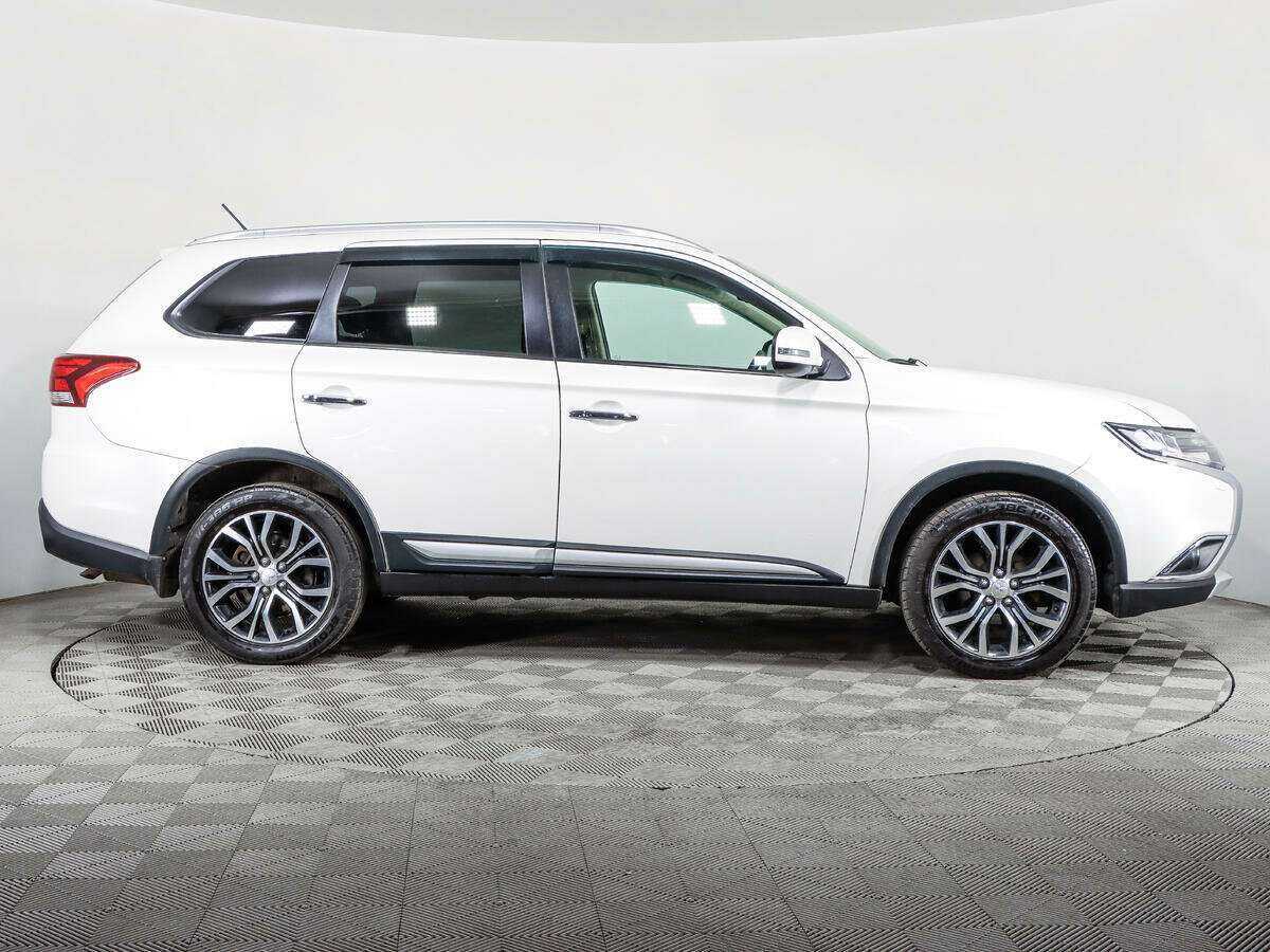 Mitsubishi Outlander с пробегом — 2016 год. Фото: #3