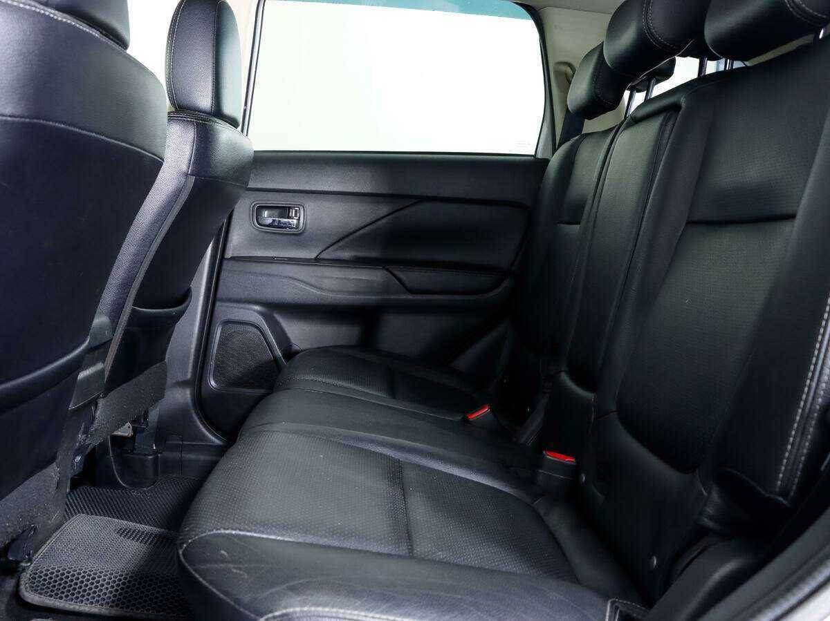 Mitsubishi Outlander с пробегом — 2016 год. Фото: #10