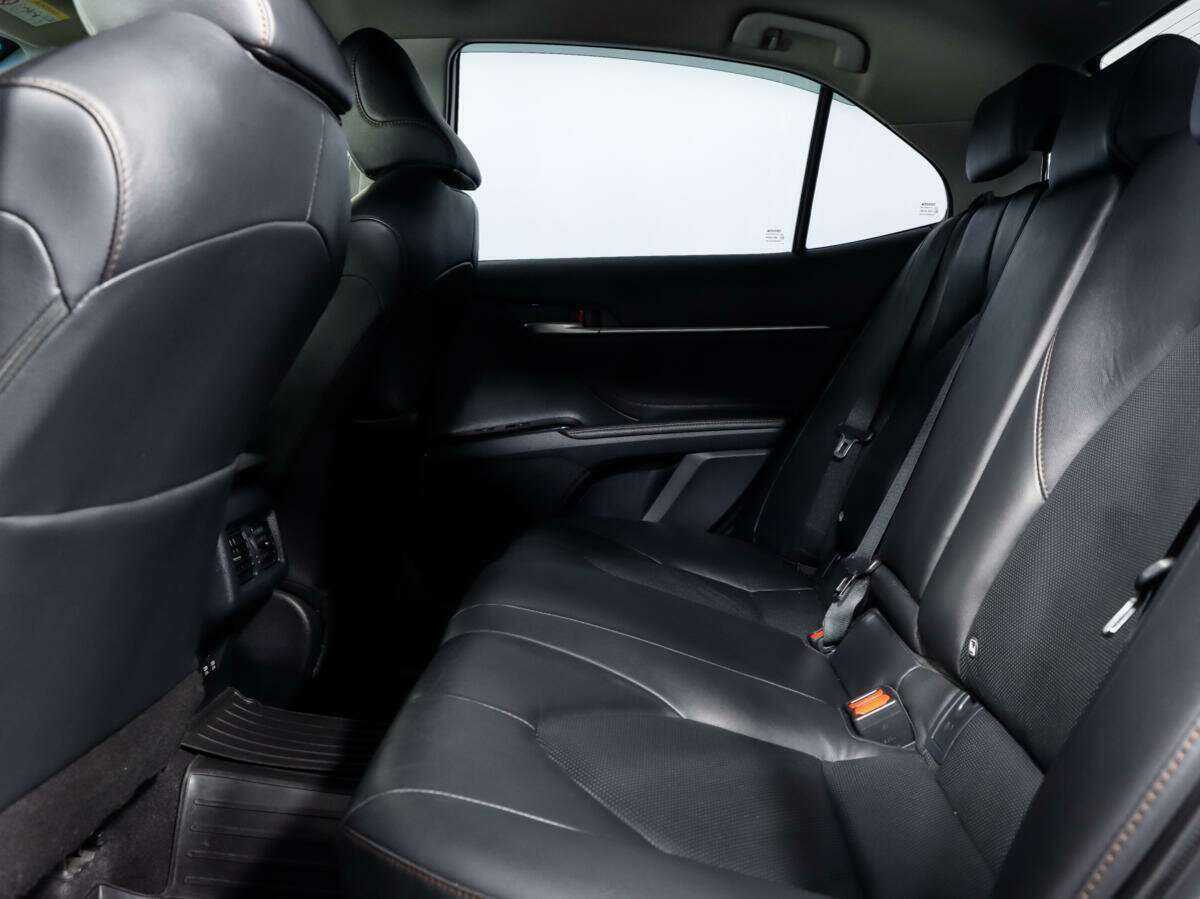 Toyota Camry с пробегом — 2018 год. Фото: #10