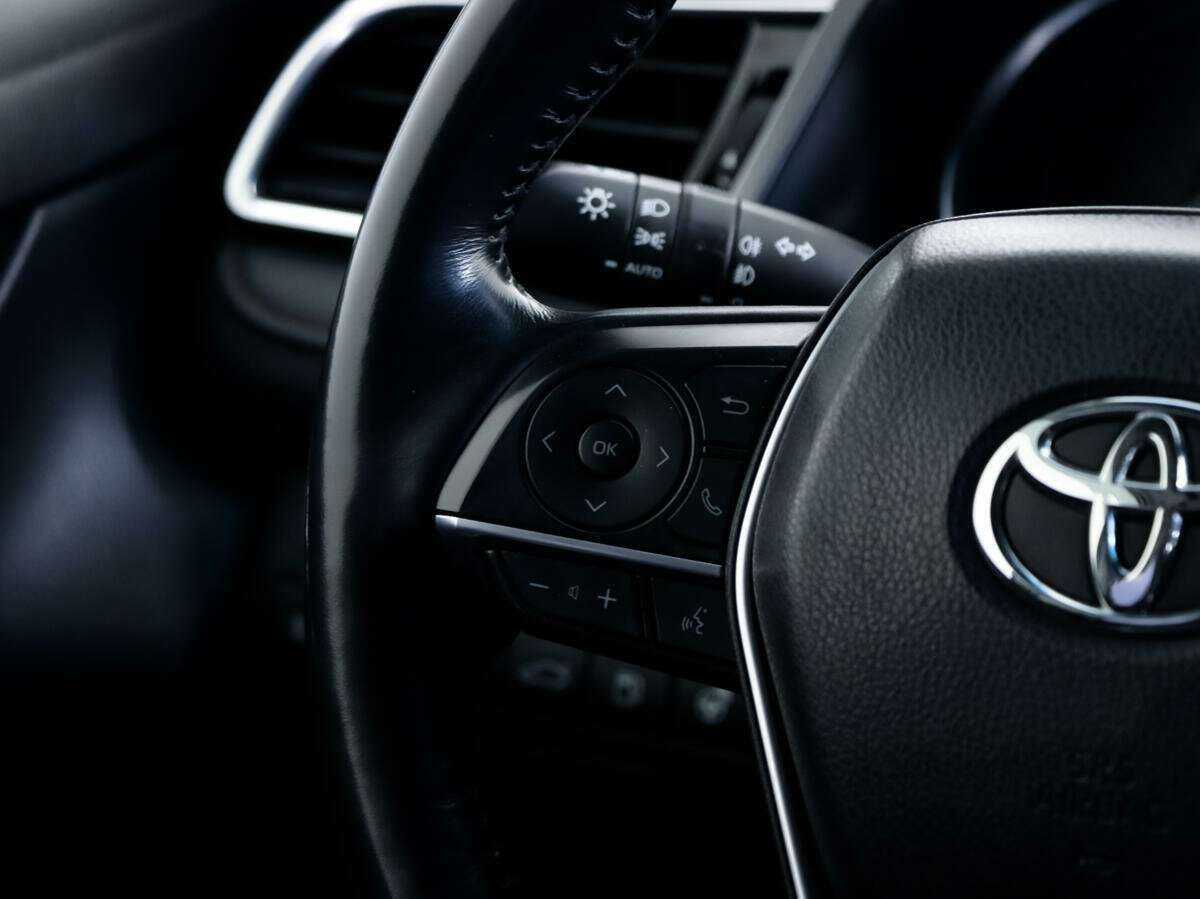 Toyota Camry с пробегом — 2018 год. Фото: #16