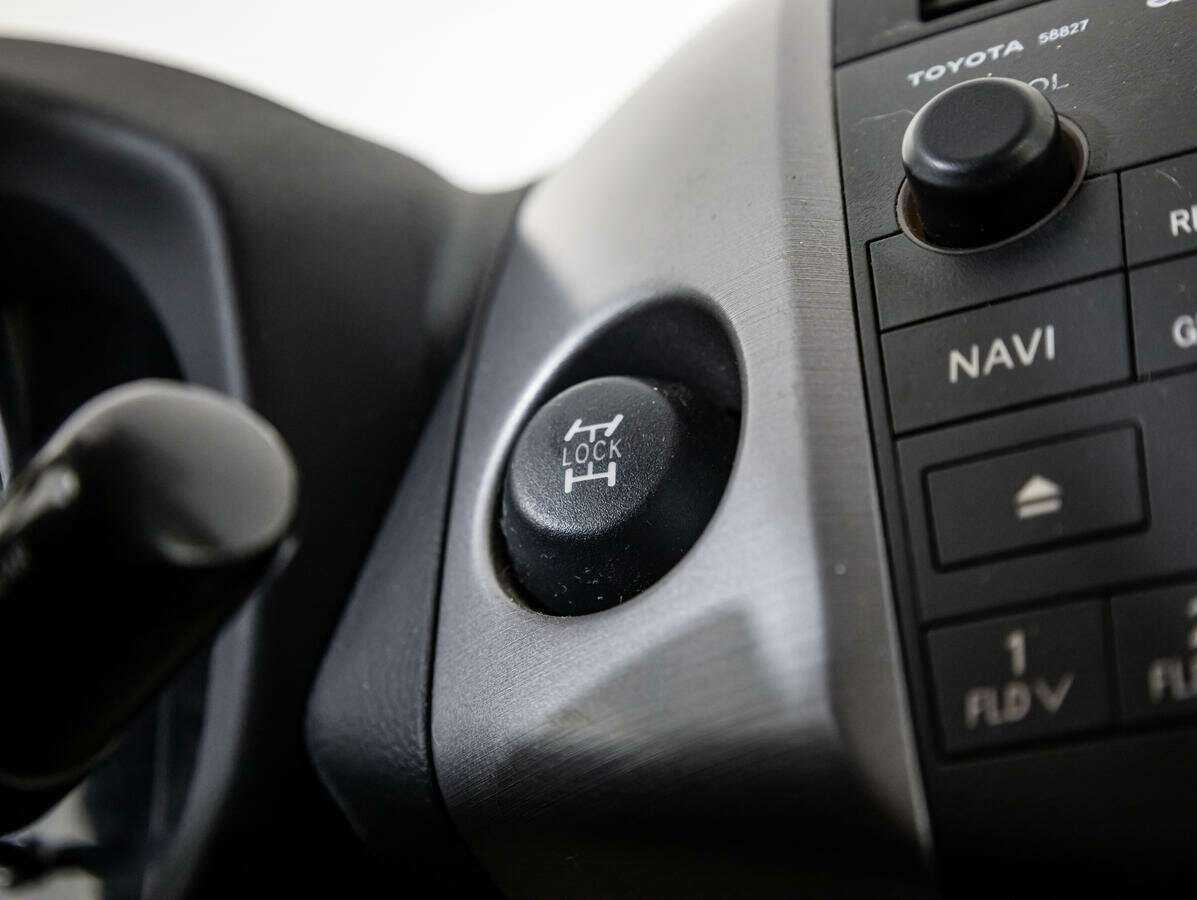 Toyota RAV4 с пробегом — 2007 год. Фото: #16