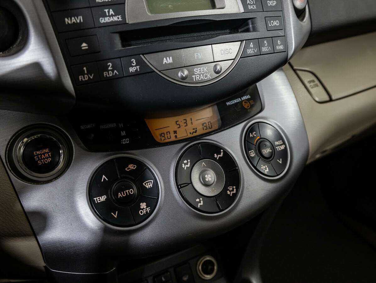 Toyota RAV4 с пробегом — 2007 год. Фото: #18