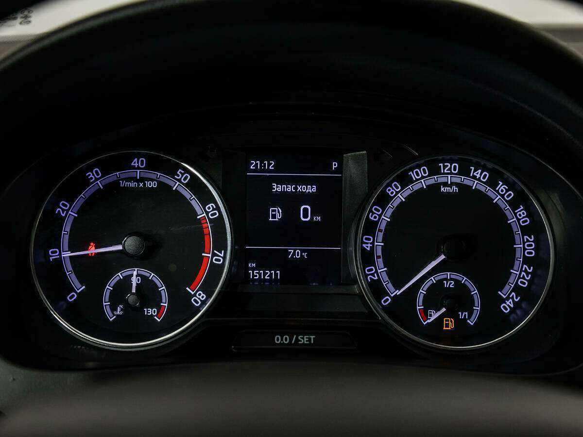 Skoda Rapid с пробегом — 2017 год. Фото: #11