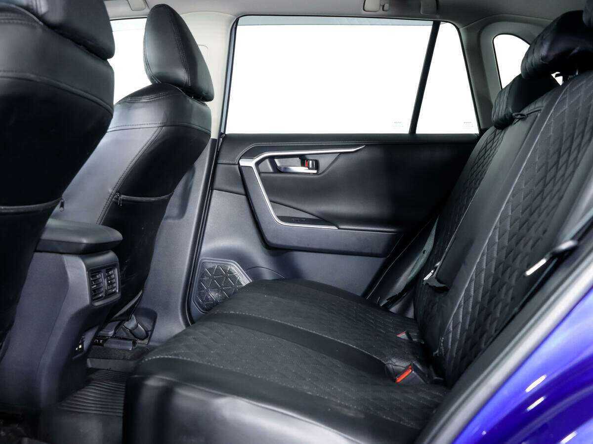 Toyota RAV4 с пробегом — 2021 год. Фото: #10