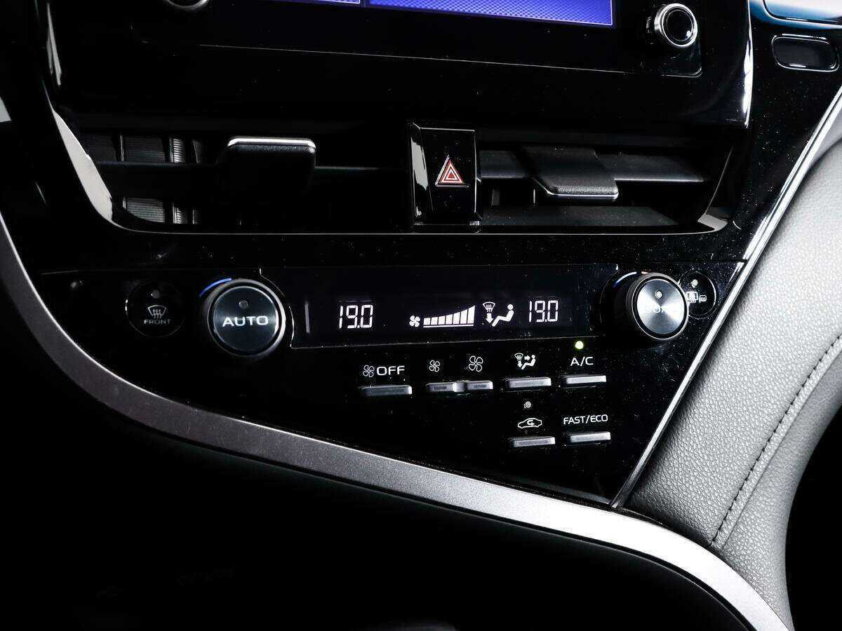 Toyota Camry с пробегом — 2021 год. Фото: #15