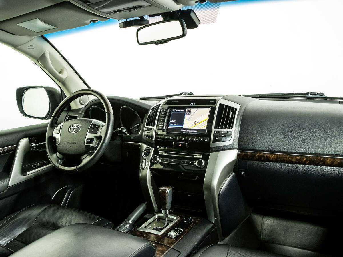 Toyota Land Cruiser с пробегом — 2014 год. Фото: #6