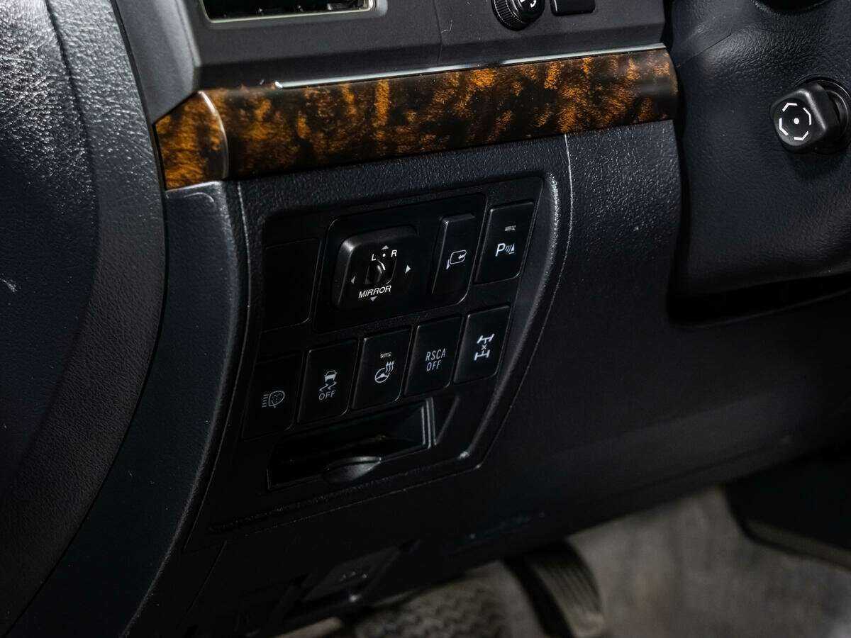 Toyota Land Cruiser с пробегом — 2014 год. Фото: #13