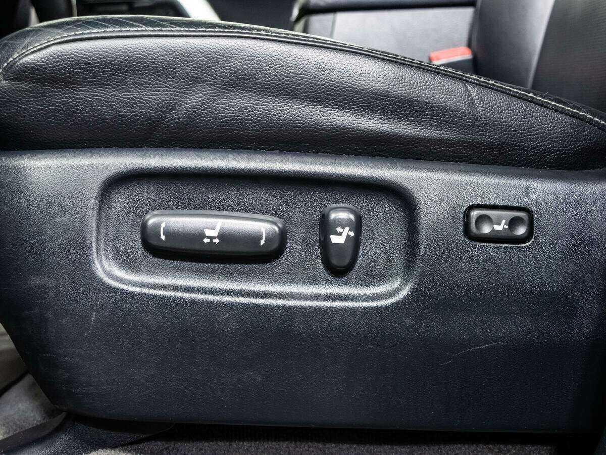 Toyota Land Cruiser с пробегом — 2014 год. Фото: #16