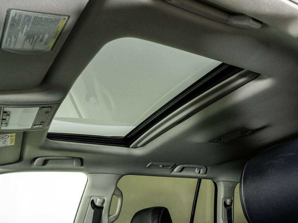 Toyota Land Cruiser с пробегом — 2014 год. Фото: #17