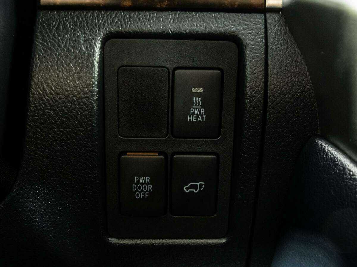 Toyota Land Cruiser с пробегом — 2014 год. Фото: #18