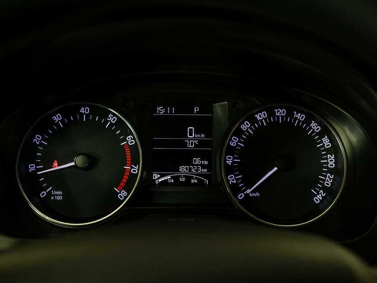 Skoda Rapid с пробегом — 2016 год. Фото: #10