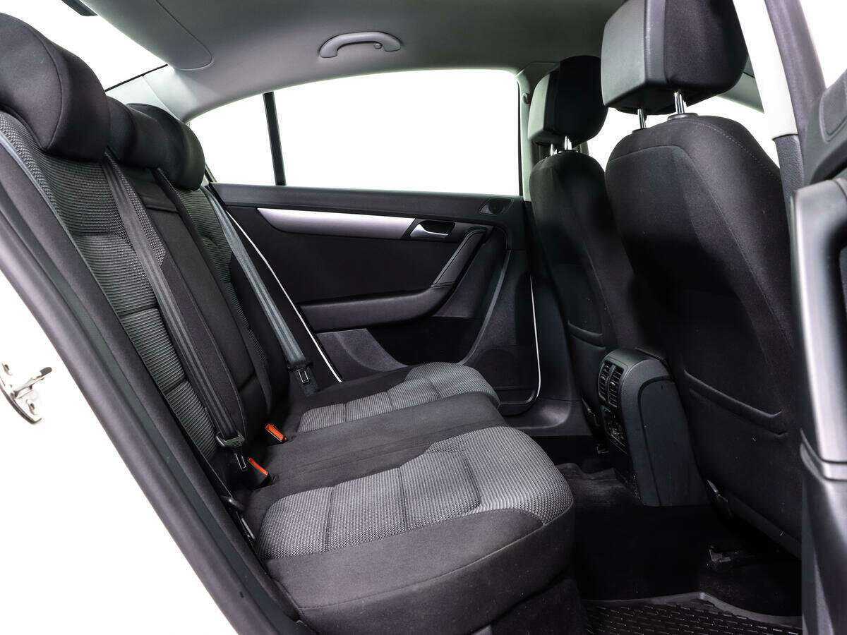 Volkswagen Passat с пробегом — 2014 год. Фото: #12