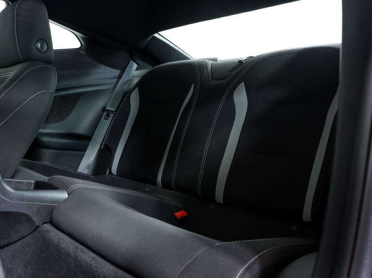 Chevrolet Camaro с пробегом — 2021 год. Фото: #10