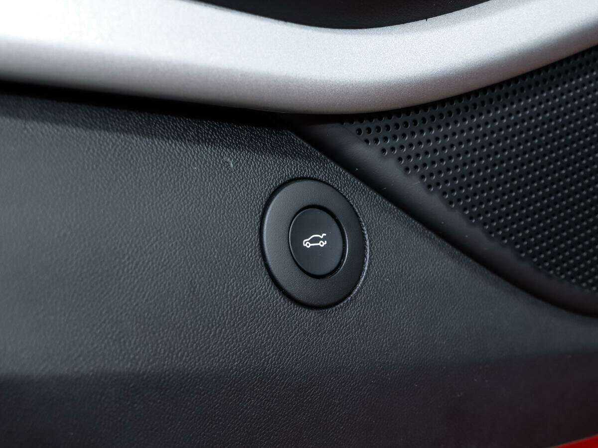 Chevrolet Camaro с пробегом — 2021 год. Фото: #12