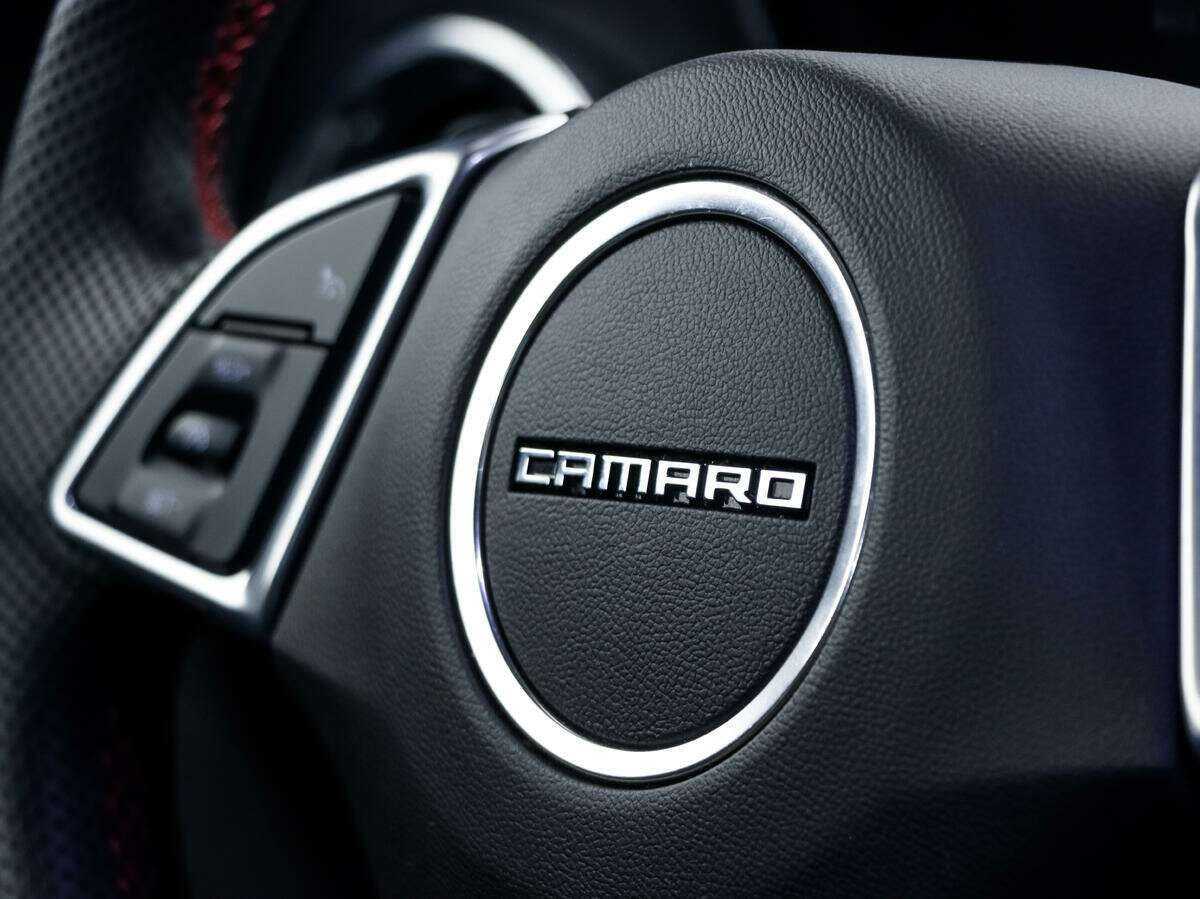 Chevrolet Camaro с пробегом — 2021 год. Фото: #17