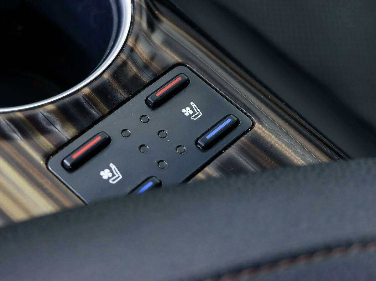 Toyota Camry с пробегом — 2019 год. Фото: #16