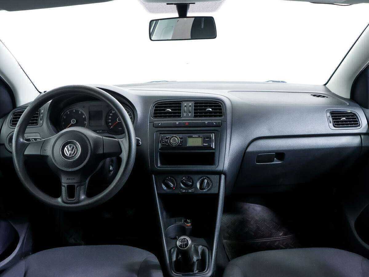 Volkswagen Polo с пробегом — 2011 год. Фото: #9