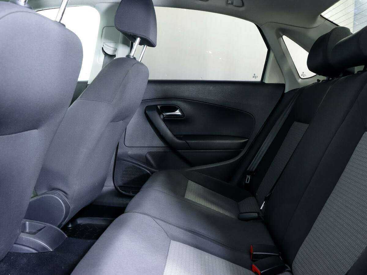 Volkswagen Polo с пробегом — 2011 год. Фото: #10