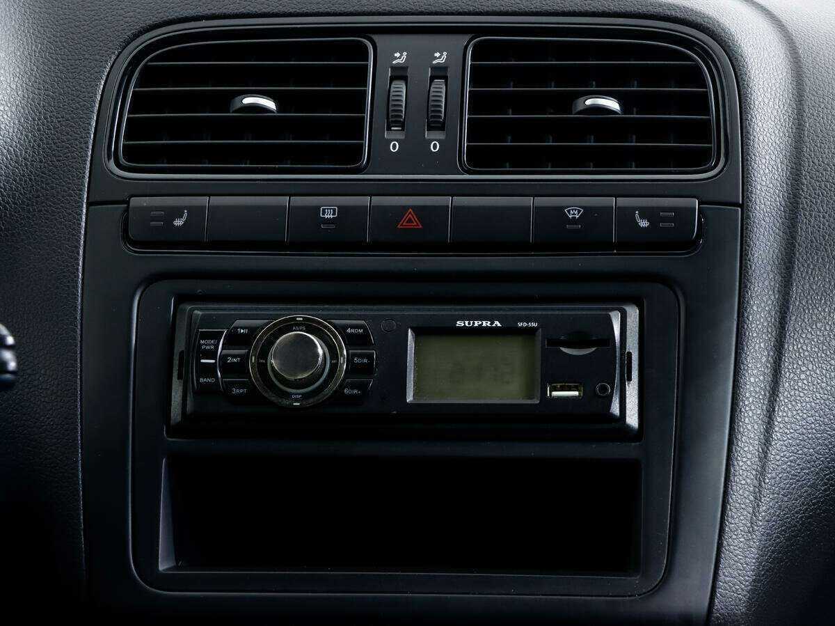 Volkswagen Polo с пробегом — 2011 год. Фото: #11